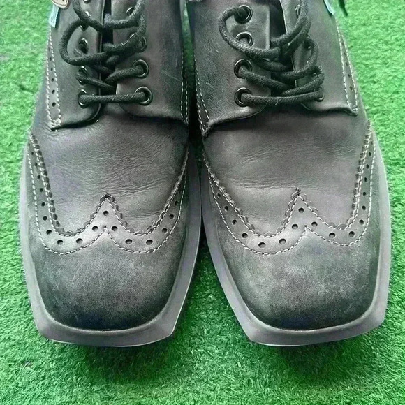 John Fluevog - Picture 2 of 7